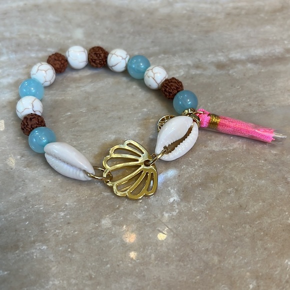 Lilly Pulitzer Jewelry - NWOT Lilly Pulitzer Shell, Tassel and beaded bracelet.